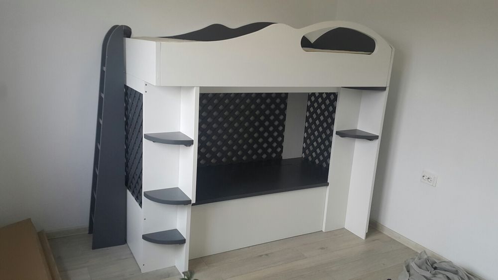 Pat cu etaj din lemn masiv de paltin - facut la comandă, 2000 lei