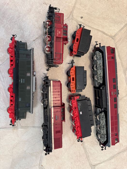 Lot 4 locomotive PIKO scara H0 si 3 vagoane de locomotive Fleischmann scara H0