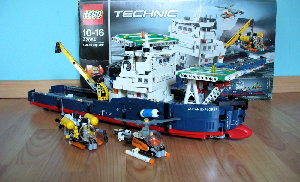 LEGO Technic 42064 Ocean Explorer и 42062 Контейнерен терминал модели 2 в 1