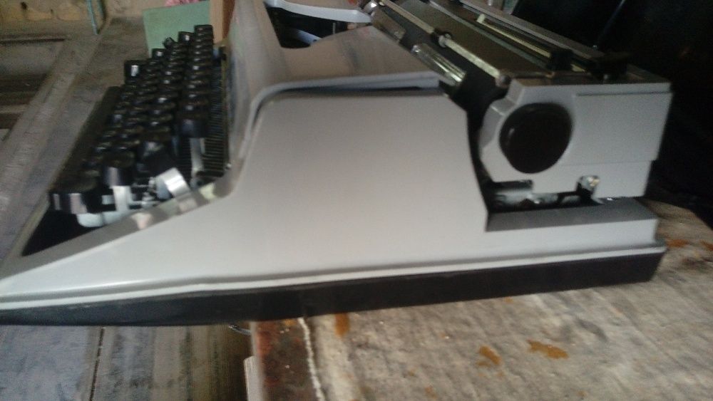 Пишущая машинка-Любава