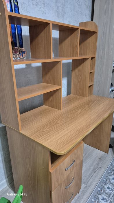 Продам компьютерный стол