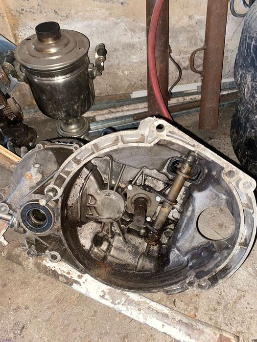 Продается мкпп и двигатель на приору 1 поколения