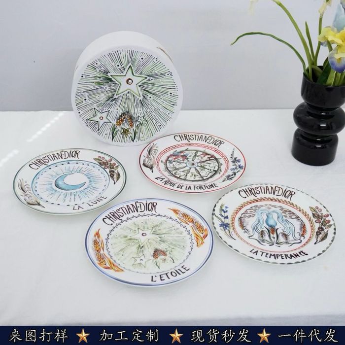 Продам тарелки Dior 26 см