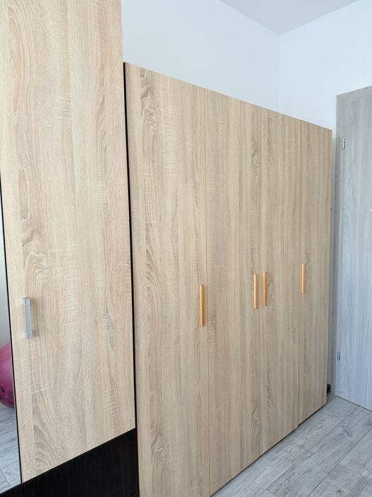 Doua dulapuri de vanzare