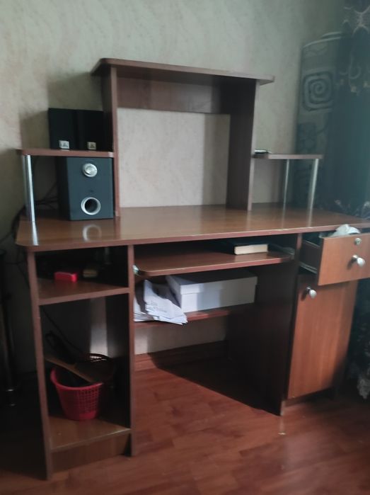 Продам компьютерный стол