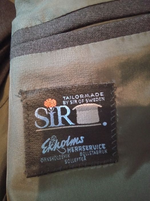 Vând costume bărbați