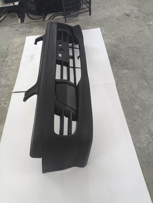 Бампер на Ниссан р-несса