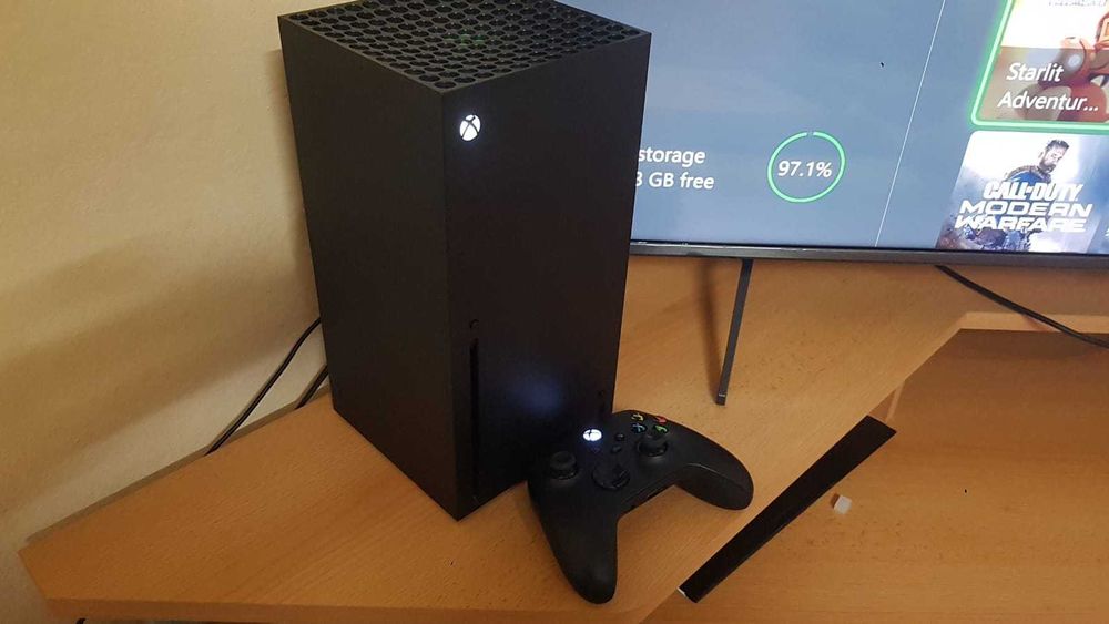 Consola Xbox Series X (ca nou) + controller + 7 jocuri