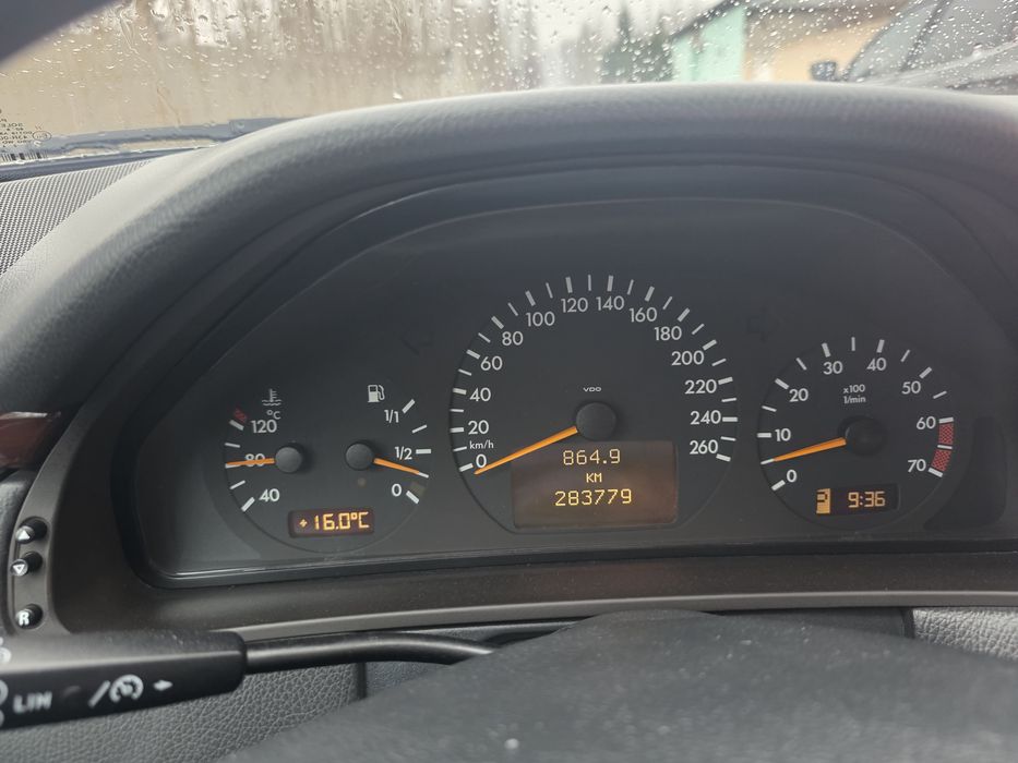 Mercedes Benz  210, xolati ideal, naqdga sotiladi