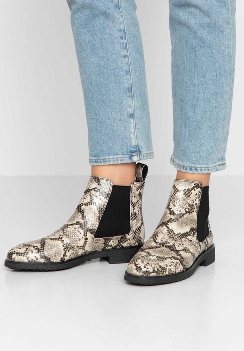 CLARKS Griffin Plaza ОРИГИНАЛНИ дамски боти/челси 39/25см