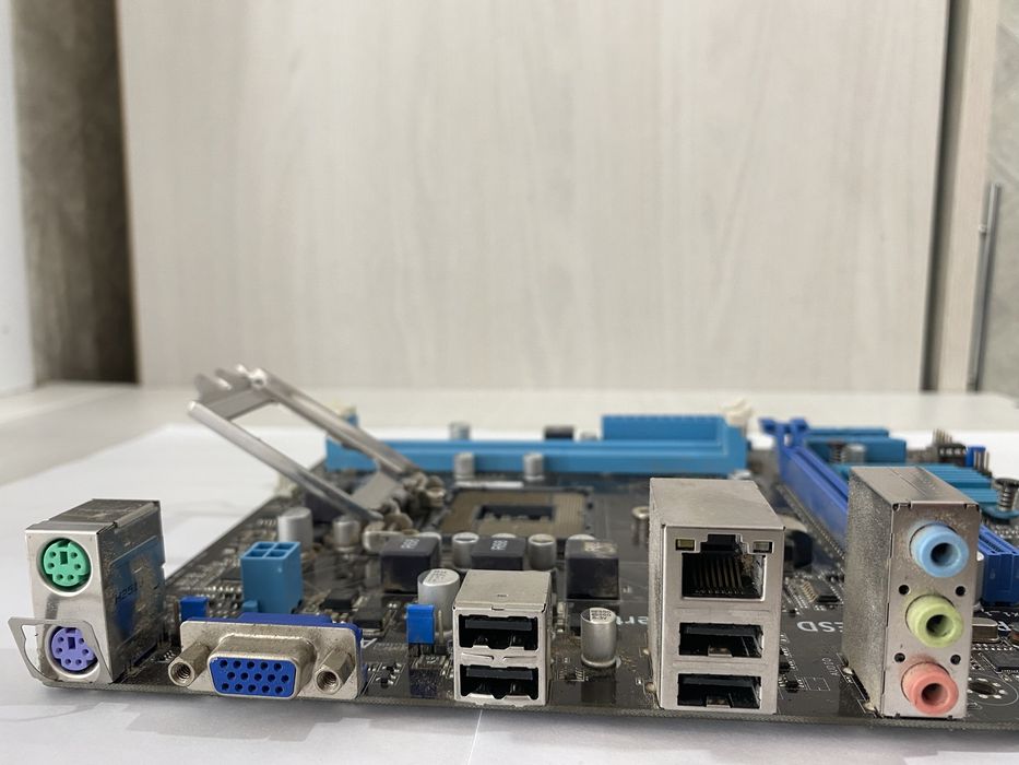 Материнская плата ASUS H61M-E