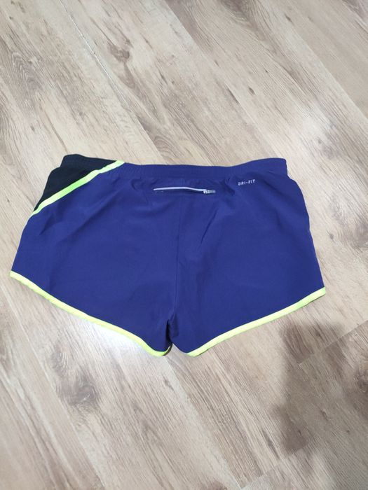 Pantaloni scurți de damă Nike mărimea L