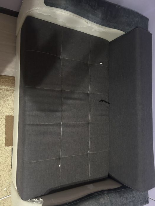 Продам диван старый с подушками вместе