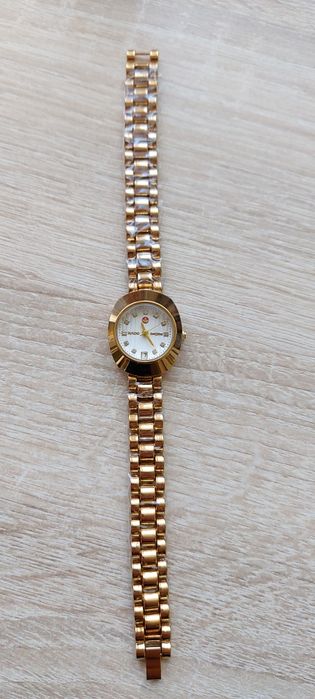 Часы RADO кварцевые.