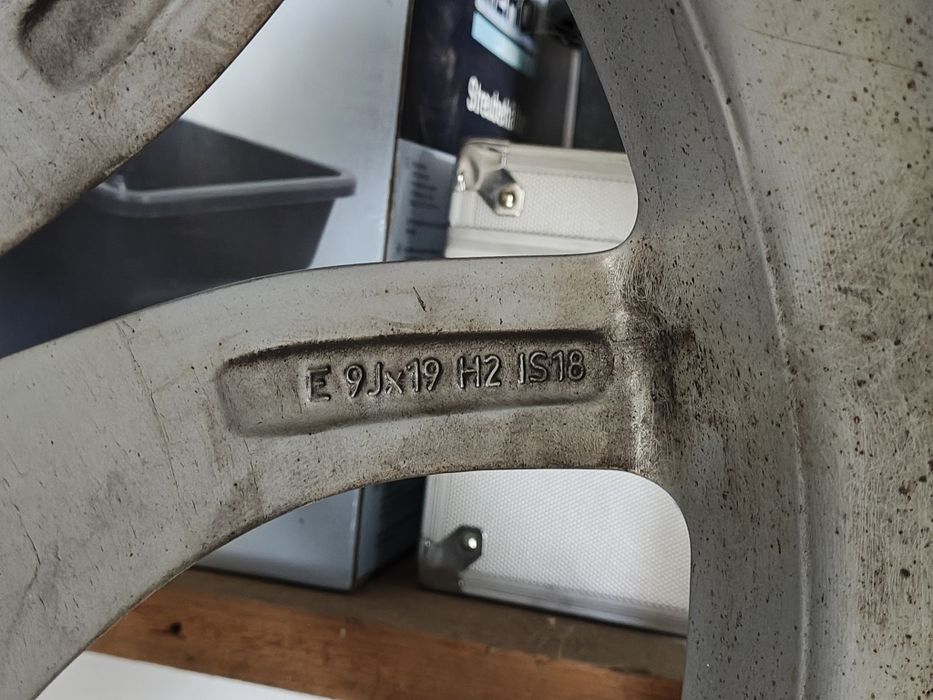 Vând roți /  jante oem BMW pe 19 cu anvelope iarna Semperit la bucata