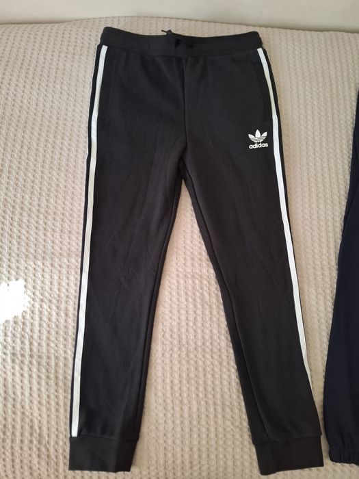 2 броя детски долнища Адидас