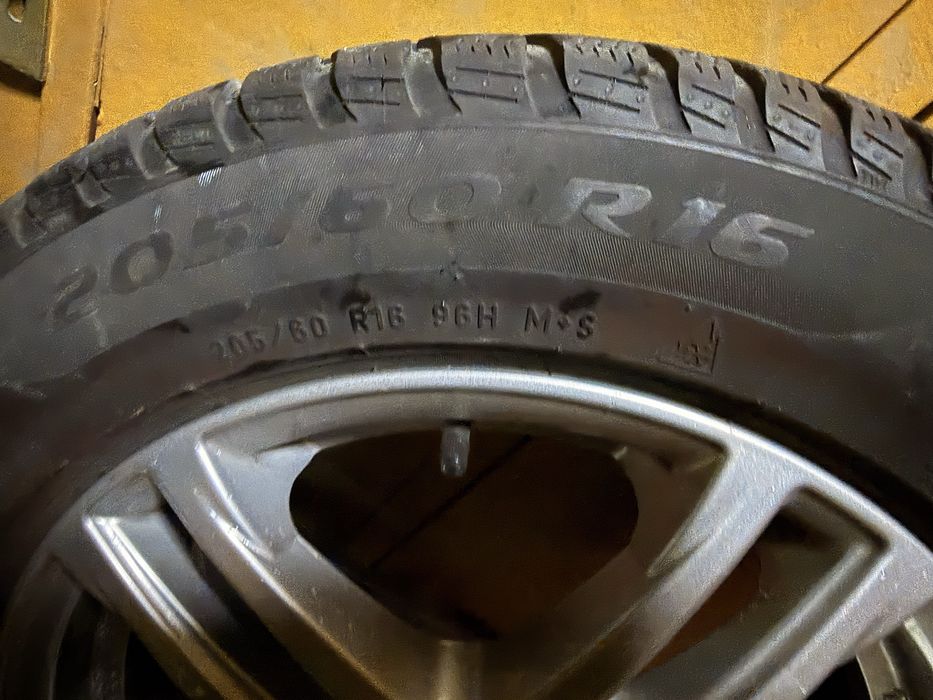 4 бр гуми Pirelli 205/60/R16 зимни