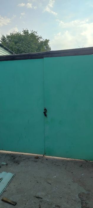 Продам ворота на гараж зеленые