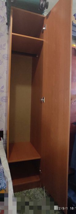 Шкаф-пенал в отличном состоянии