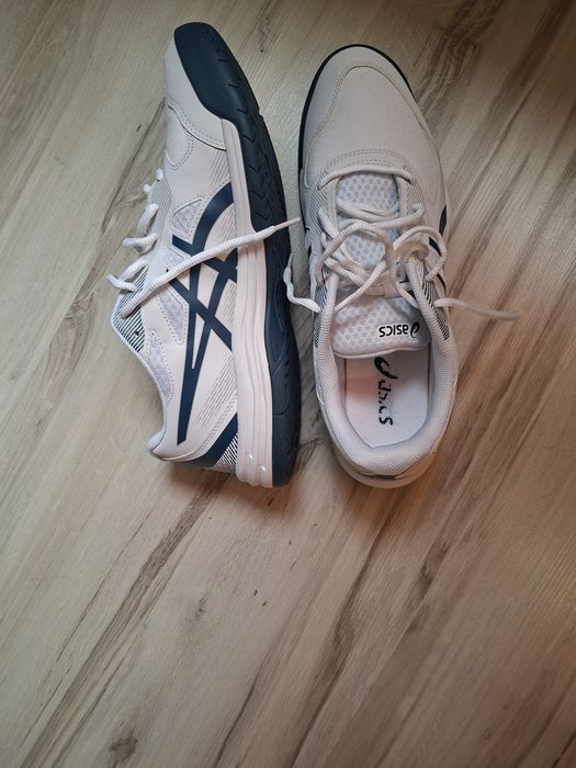 Маратонки asics, чисто нови обувани само веднъж но са ми малки .