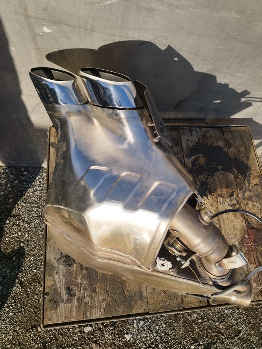 Продавам оригинален ауспух за Ducati 572.4.046.1A