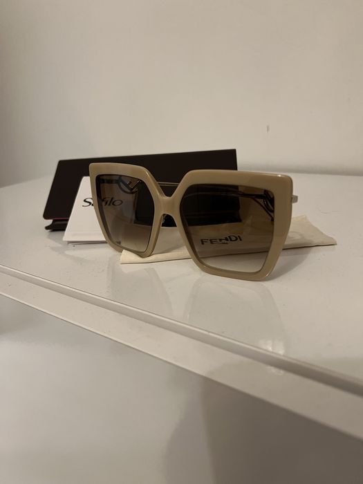 Слънчеви дамски очила Fendi