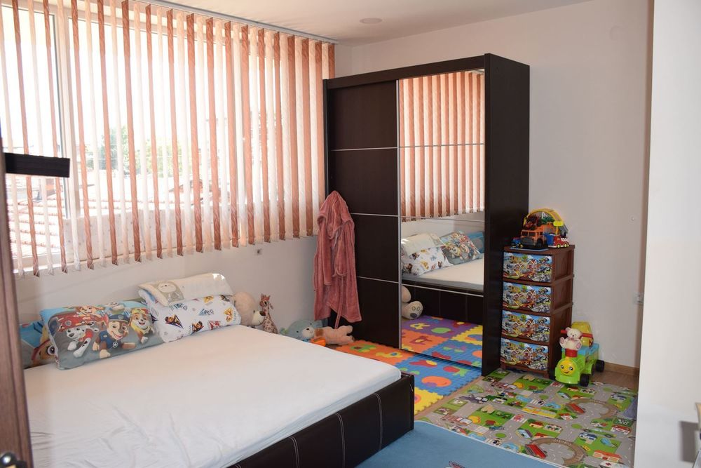 Триетажна къща! ж.к."Красна Поляна 2"!