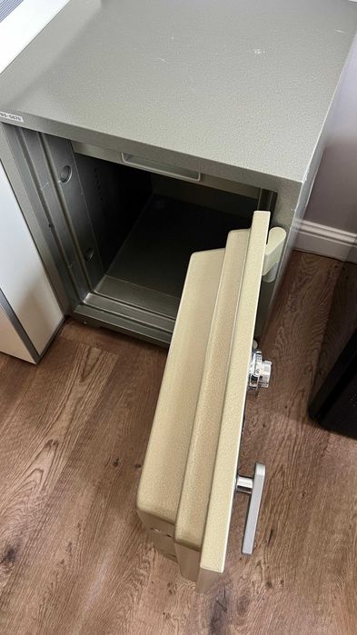 Продаётся сейф 250.000