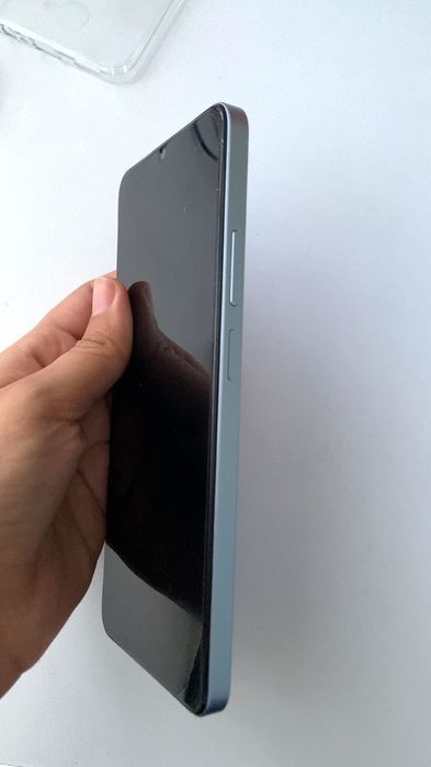 Продавам Realme Note 60