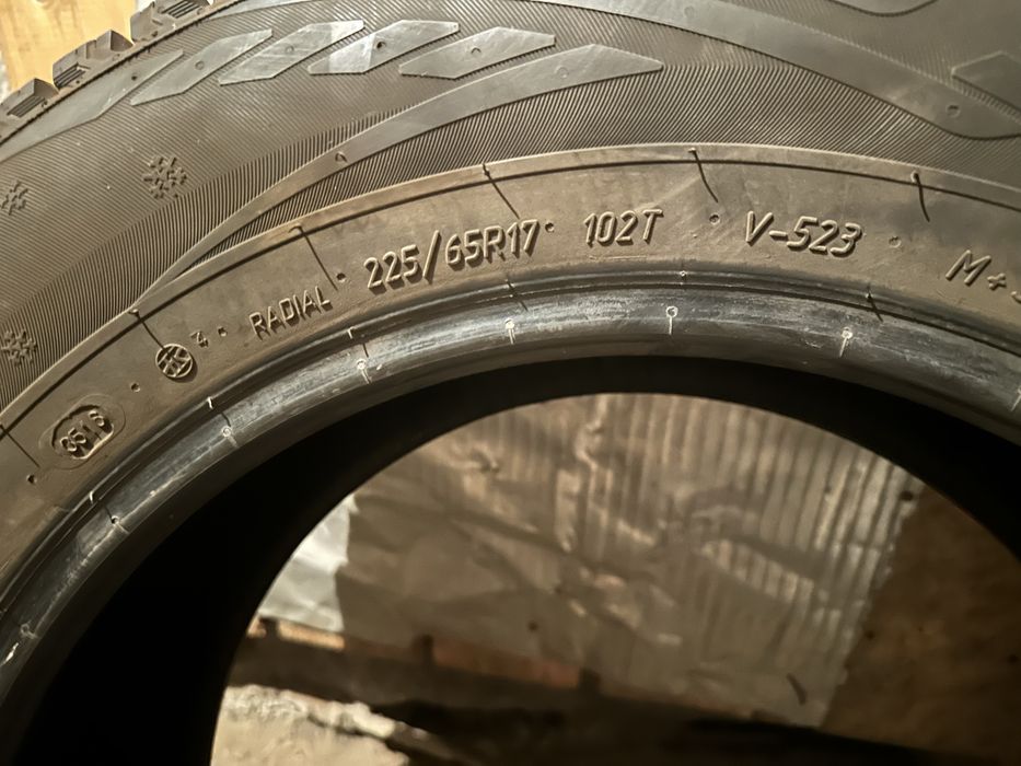 Шины зимние  225/65/17