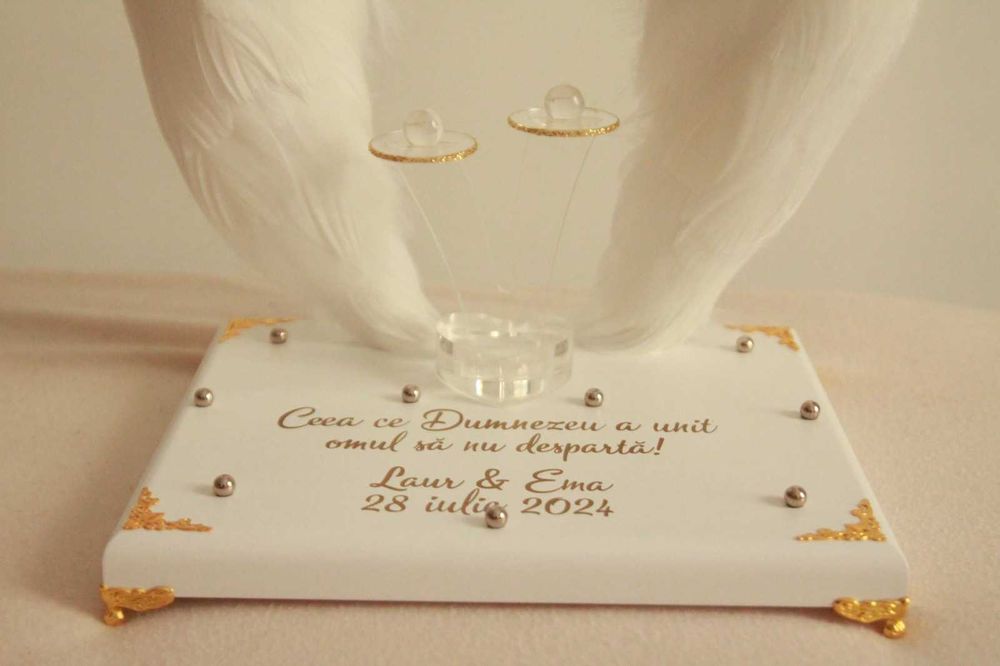 Suport de verighete cu pene