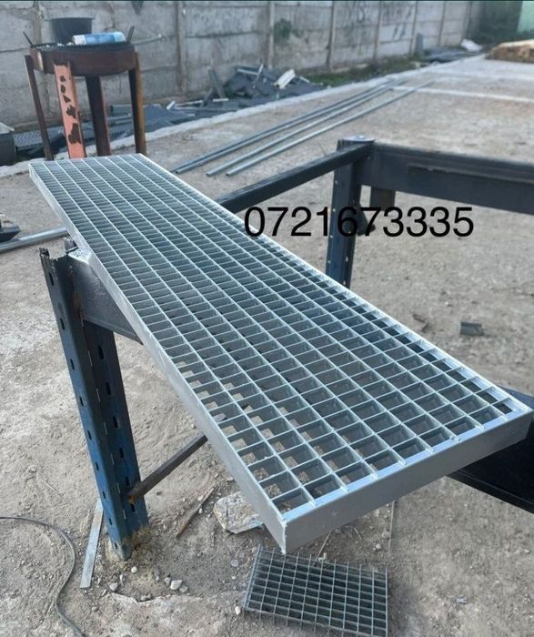 Trepte zincate la comanda