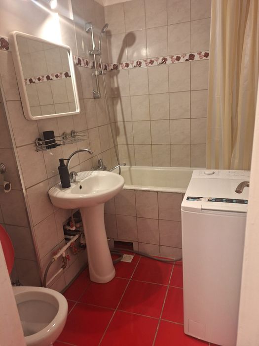 Inchiriez apartament cu 1 camera 260 E