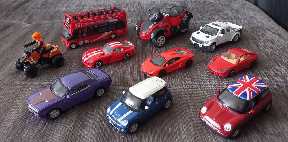 Продавам колекция Ферари от Шел и други.