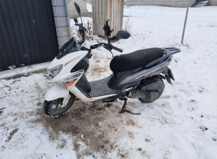 Мопед Макси скутер Liya