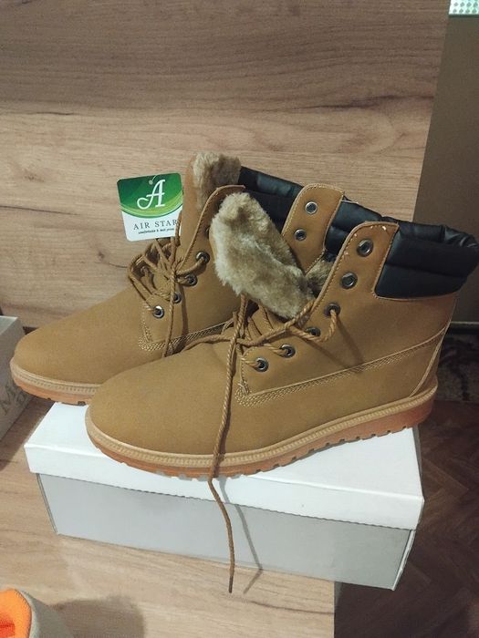 Продават се нови маратонки, обувки и боти  !