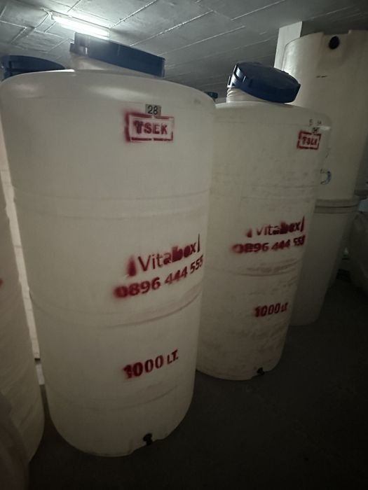 Съдове бидони 1000 литра пластмаса подходящи за храни и напитки