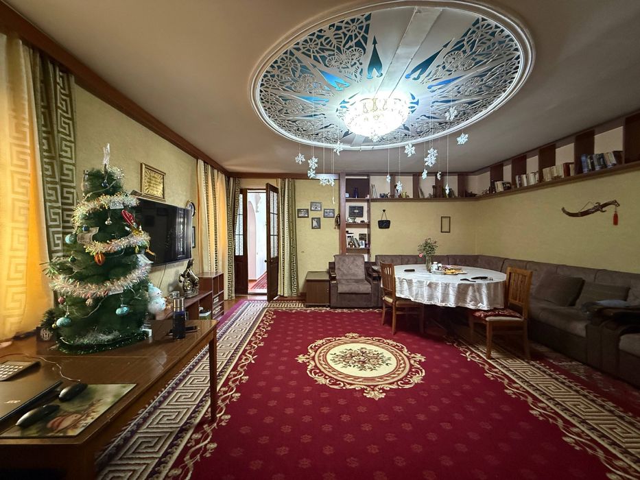 Rublyovkadan 6 sotiqli hovli sotiladi