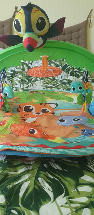 Килимче за активна гимннастика с движеща се птица.