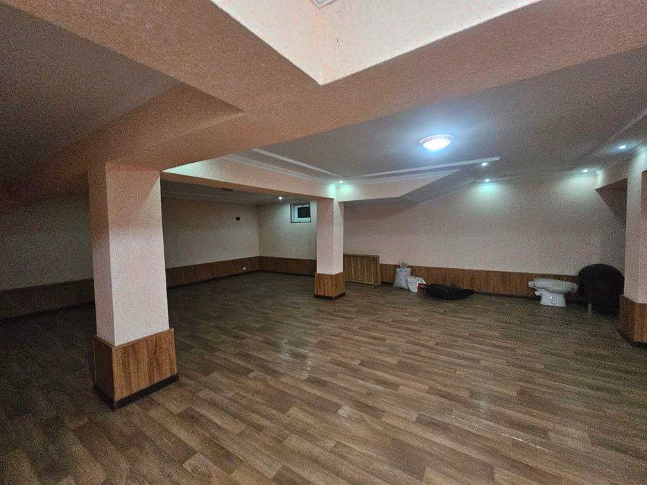 Сергели.Махалля Юкори Дархан.6сотихда 12хонали зор уй сотаман .