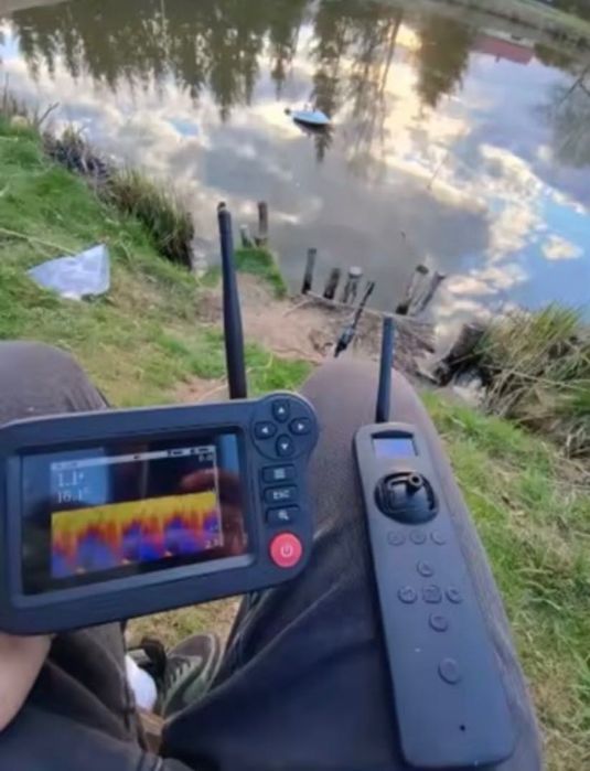 Лодка за захранка D-19