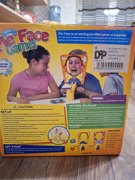 Забавна игра Pie Face Game