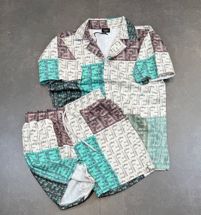 Compleu fendi din satin