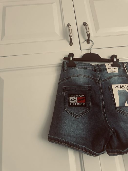Pantaloni scurti / blugi ,Tommy Hilfiger , cu push up , cu talie inalta , NOI , masura S