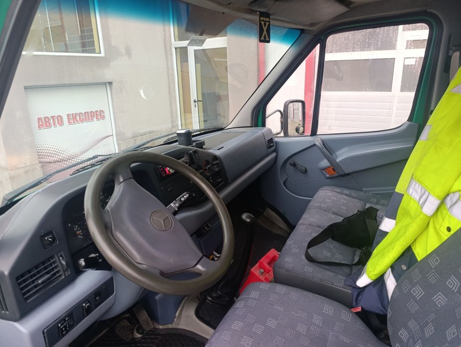 Пътна помощ 412 продава се