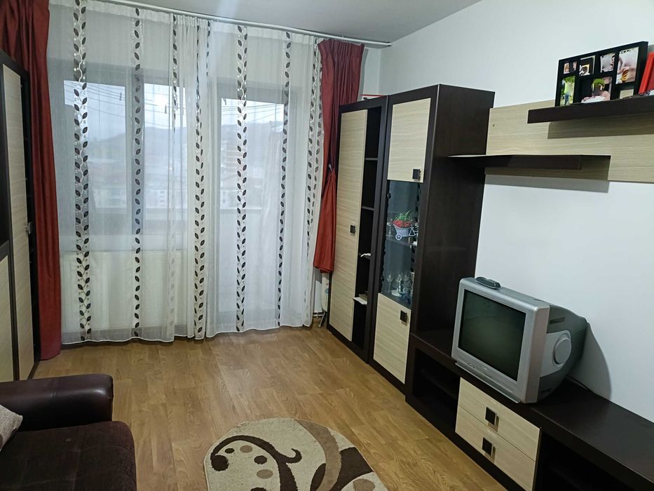 Inchiriez apartament 3 camere