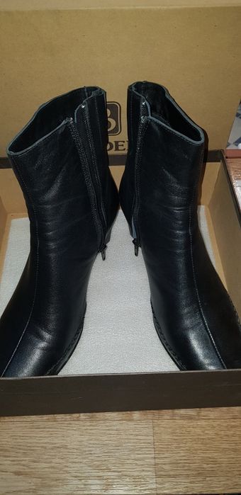 Продаётся обувь женская размер 40-41