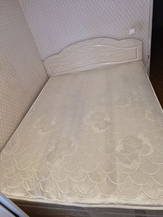 Двуспальная кровать