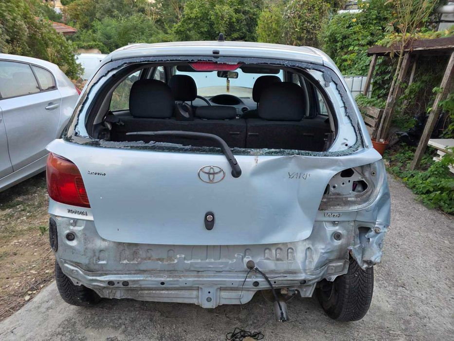 Toyota Yaris на части
