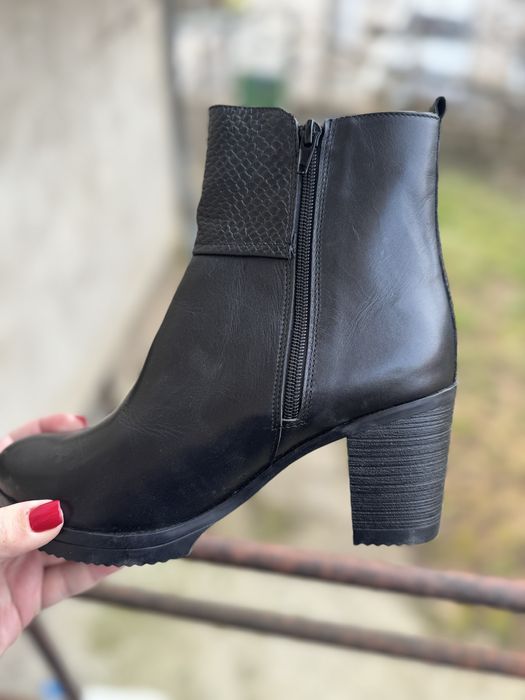 Боти на висок ток